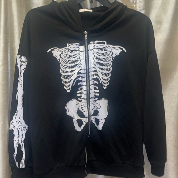 Sweatshirt - Picture 1 of 5